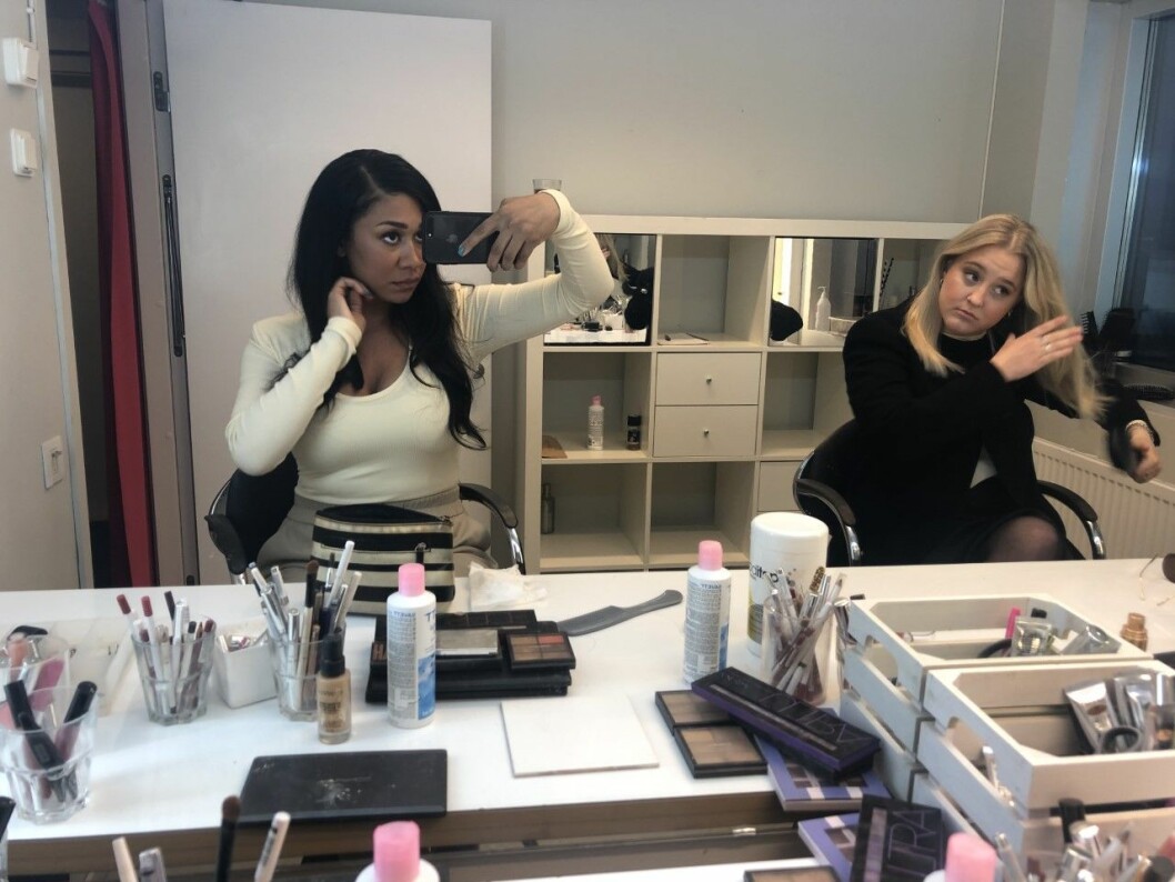 Julia Frändfors och Julia Lyskova säger att tv-inspelningarna varit KBT i att se sig själv utifrån. Julia Frändfors och Julia Lyskova säger att tv-inspelningarna varit KBT i att se sig själv utifrån.