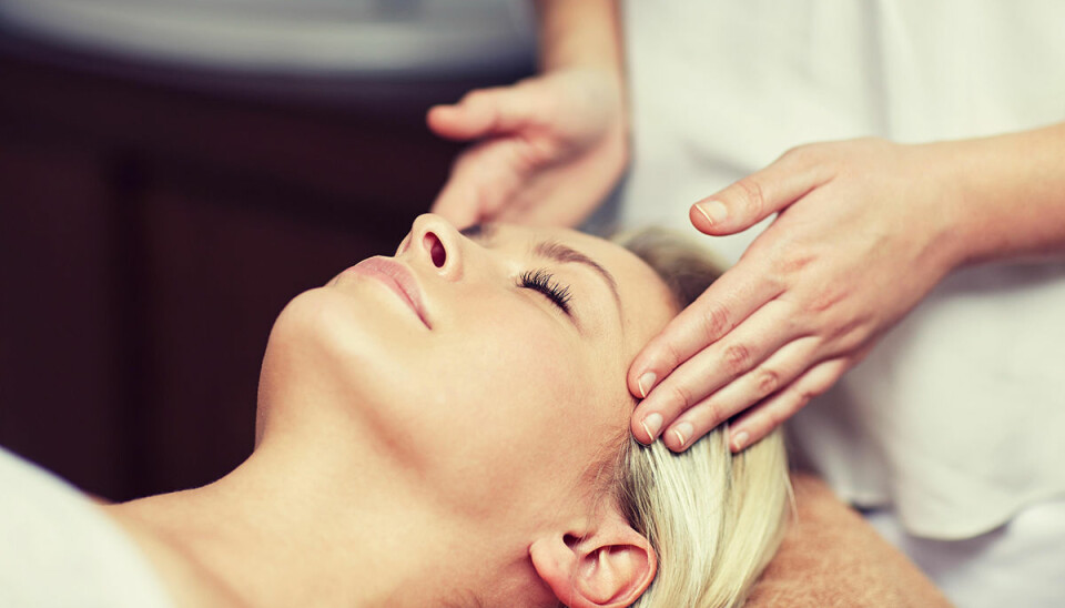 Gör en avslappnande ansiktsmassage – på dig själv