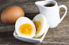 H&aring;rdkokt &auml;gg. Kokt &auml;gg &auml;r en klassiker och ett stort &auml;gg inneh&aring;ller 6 gram protein. &Auml;ven om du kanske inte k&auml;nner f&ouml;r att &auml;ta &auml;gg i kollektivtrafiken &auml;r det onekligen ett smidigt mellanm&aring;l att ta med sig.