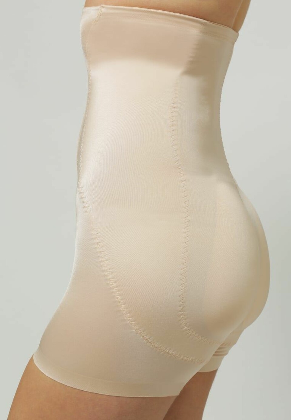 Slimma kroppen och pumpa rumpan på några sekunder med en shapewear från MAGIC Bodyfashion.