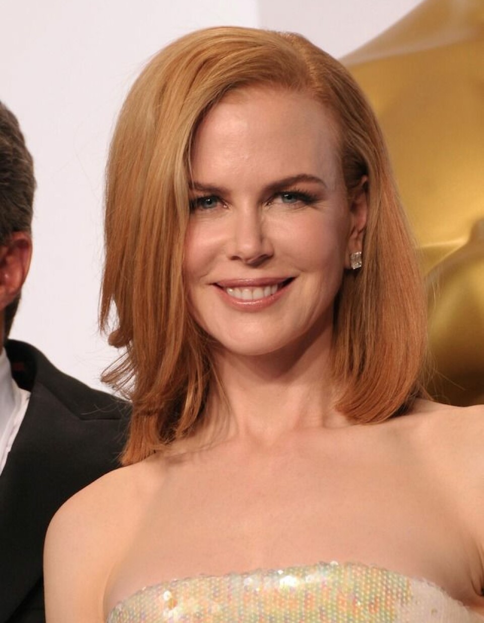 Kim Kardashian visar allt på senaste omslaget