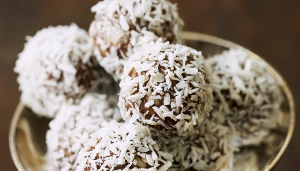 Recept: Nyttiga chokladbollar med kokosolja och dadlar