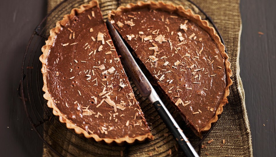 Sockerfri chokladpaj med hasselnötter