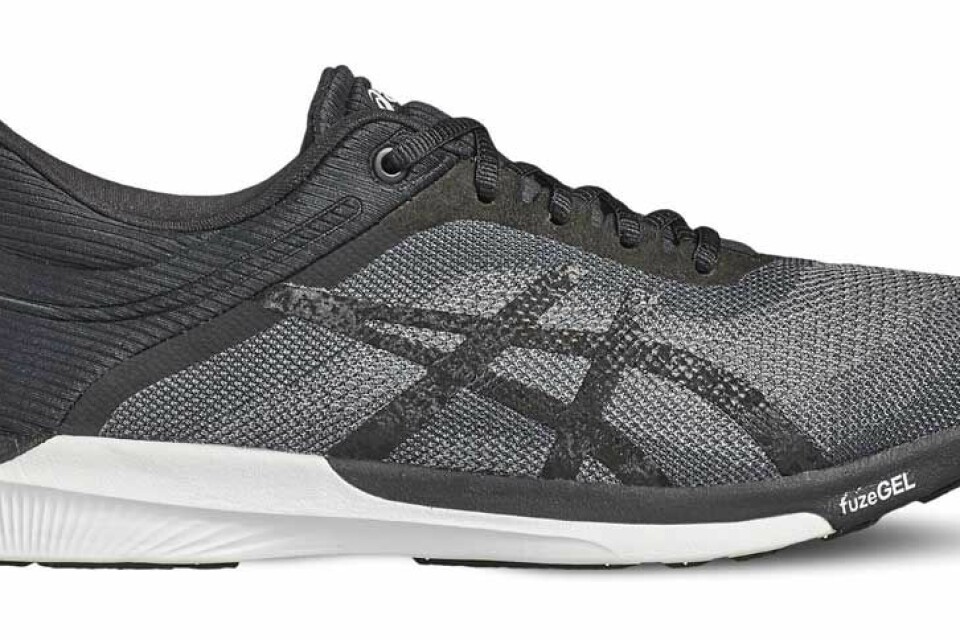 Marie Serneholt i skinnjackan Marie Paris i vitt och rött från Jofama. Marie Serneholt i skinnjackan Marie Paris i vitt och rött från Jofama.