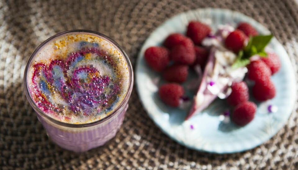 Så här gör du en unicorn-latte (och vad är egentligen grejen med regnbågsmat?)