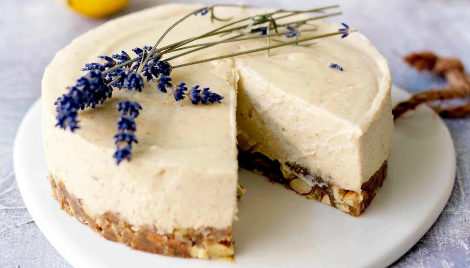 Sötsugen? Baka en nyttig citronpaj med kokosolja, mandlar och vanilj
