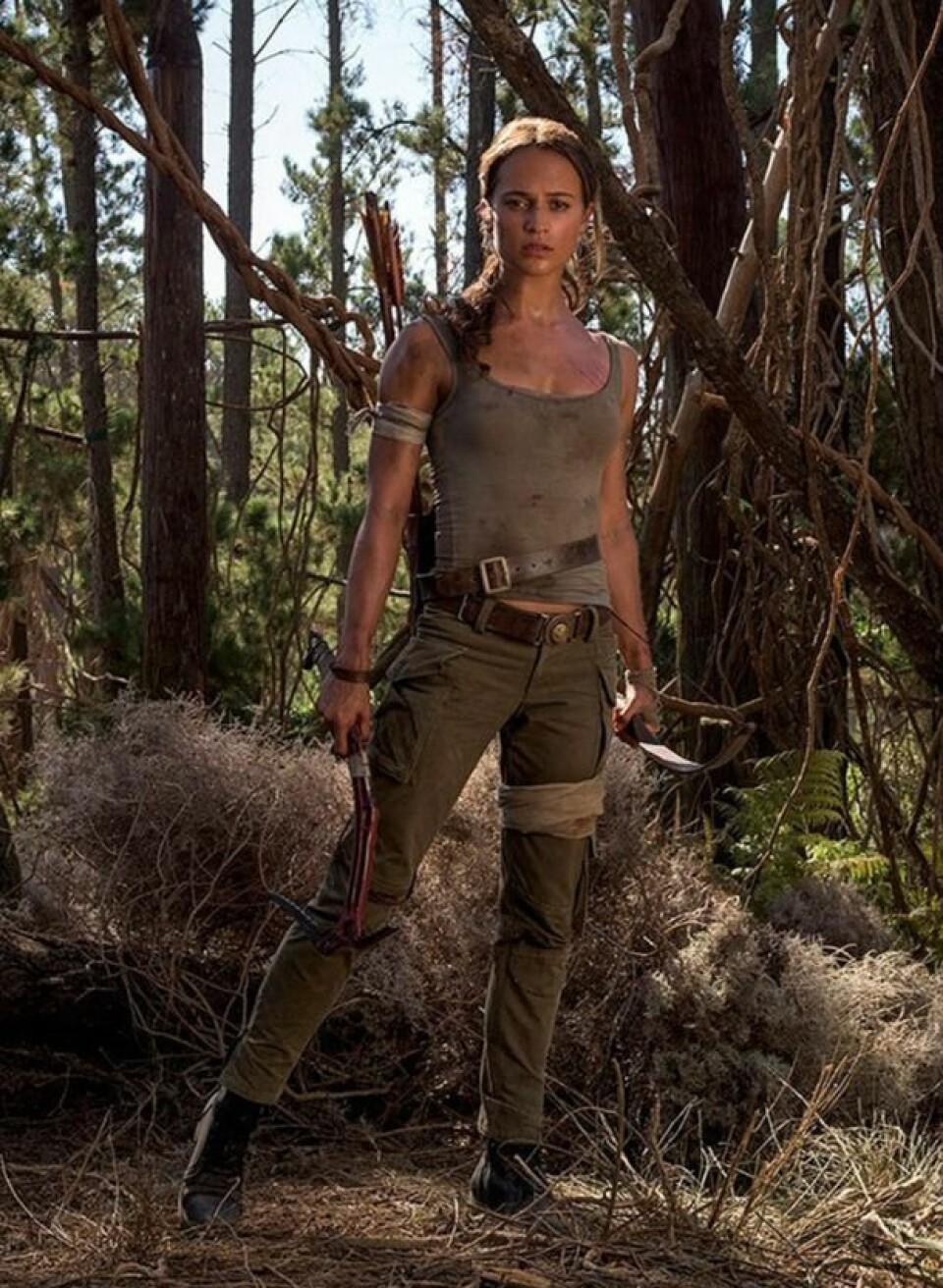 Alicia Vikander i cargobrallor och linne, precis som vi vill ha vår Lara Croft. Alicia Vikander i cargobrallor och linne, precis som vi vill ha vår Lara Croft.