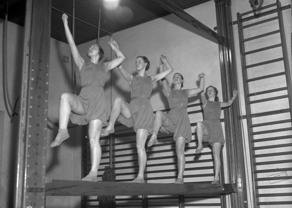 Ling-gymnastik på 1930-talet. Ling-gymnastik på 1930-talet.