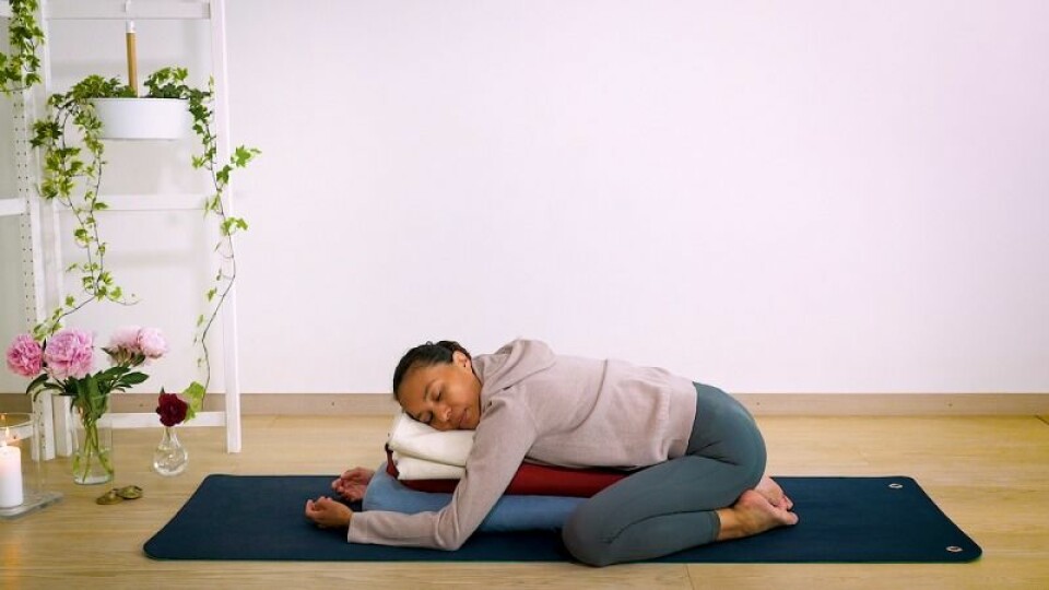 Yoga med Johanna: Ett pass som lindrar mensvärk och PMS