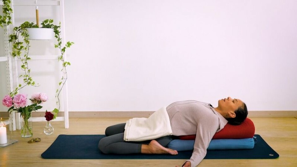 Yoga med Johanna: Ett pass som lindrar mensvärk och PMS