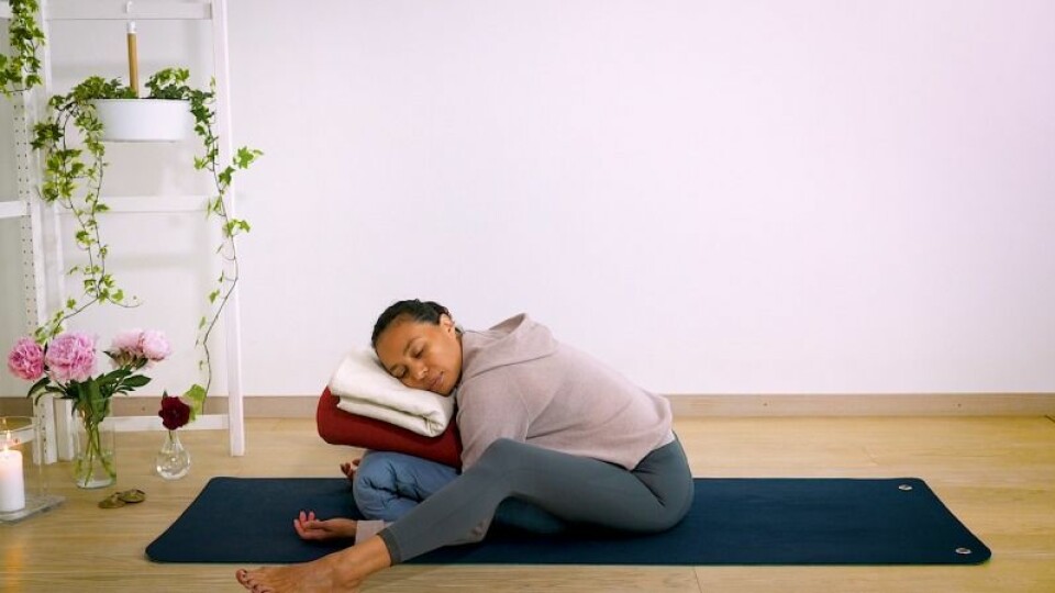 Yoga med Johanna: Ett pass som lindrar mensvärk och PMS