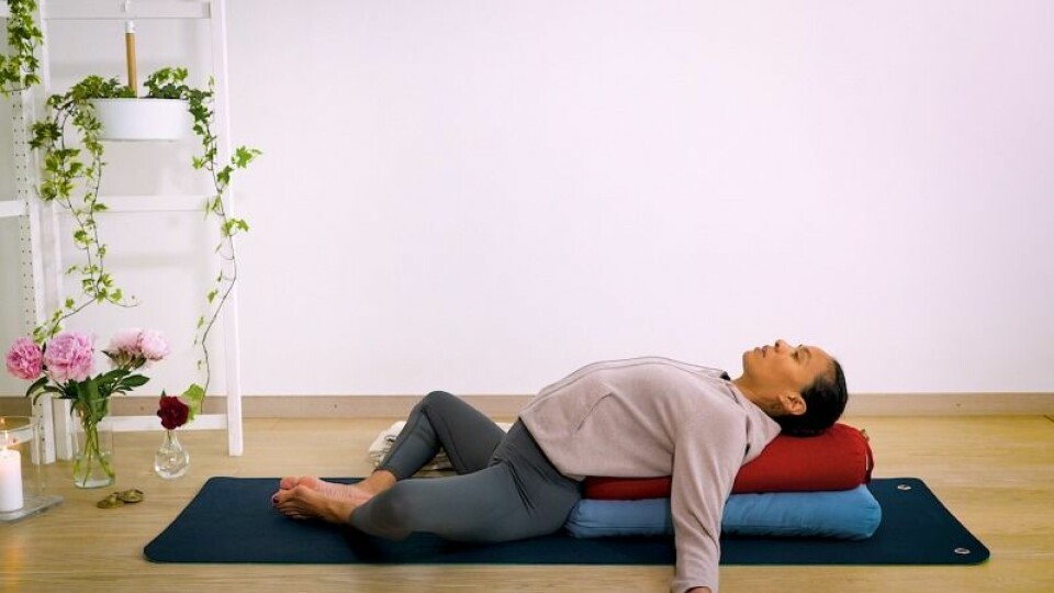 Yoga med Johanna: Ett pass som lindrar mensvärk och PMS