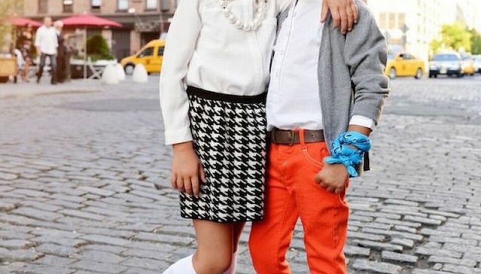 Angelina Jolie bar klänningen bak och fram