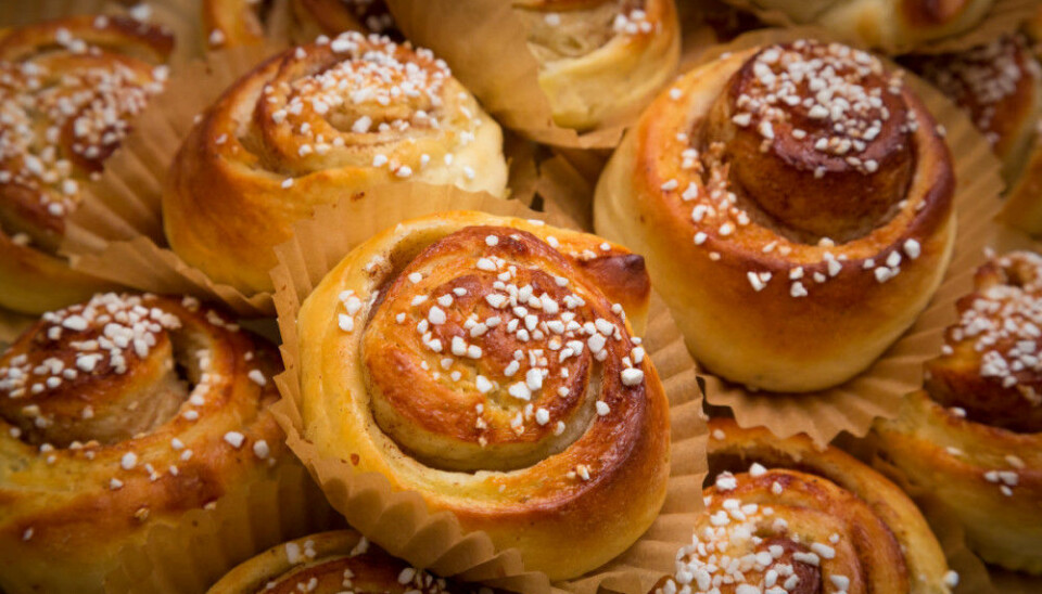 Recept: Så gör du saftiga kanelbullar