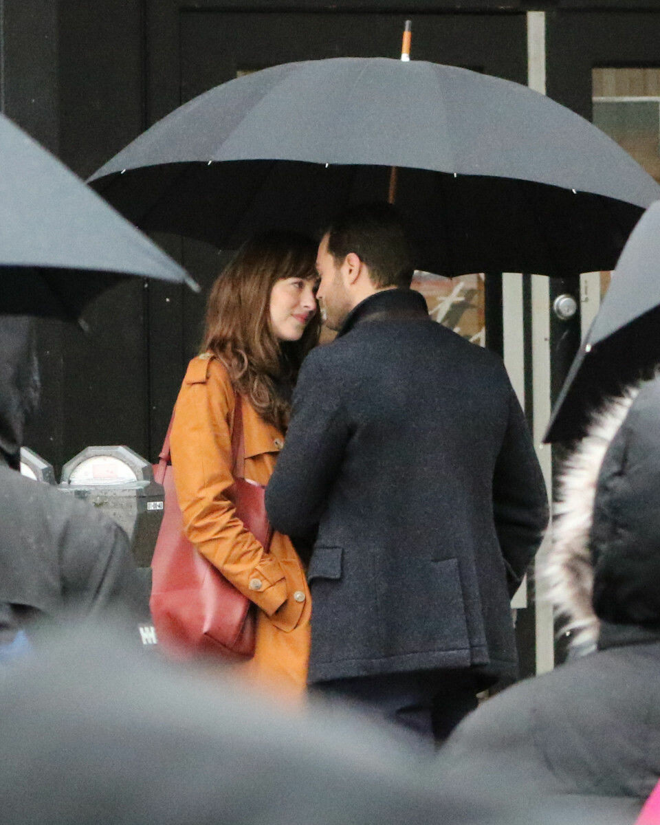Se läckta bilder från Fifty Shades Darker