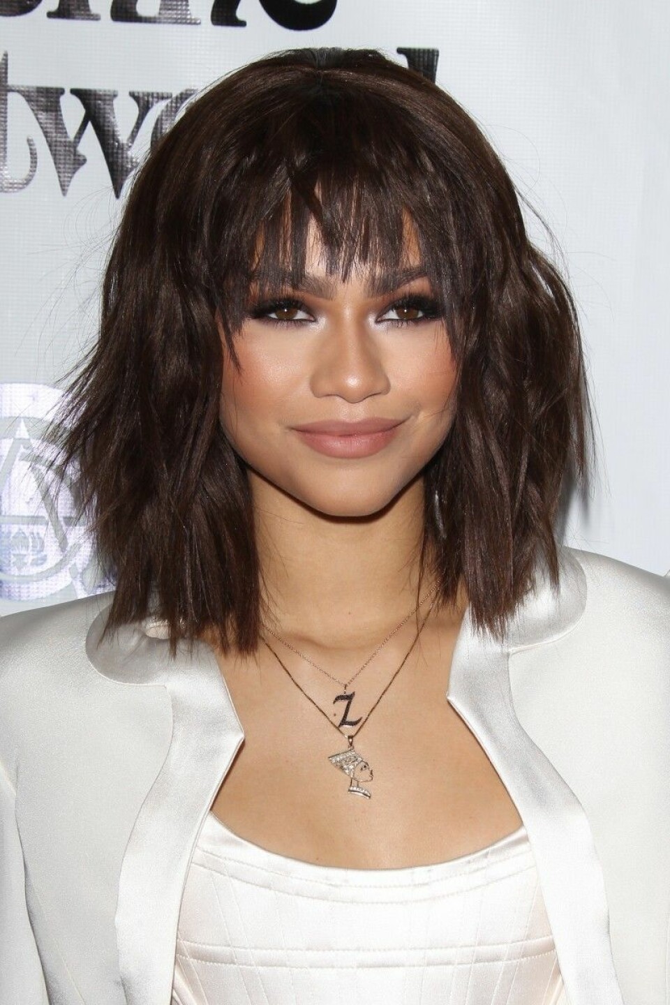 Zendaya i ett snyggt namnhalsband. Zendaya i ett snyggt namnhalsband.