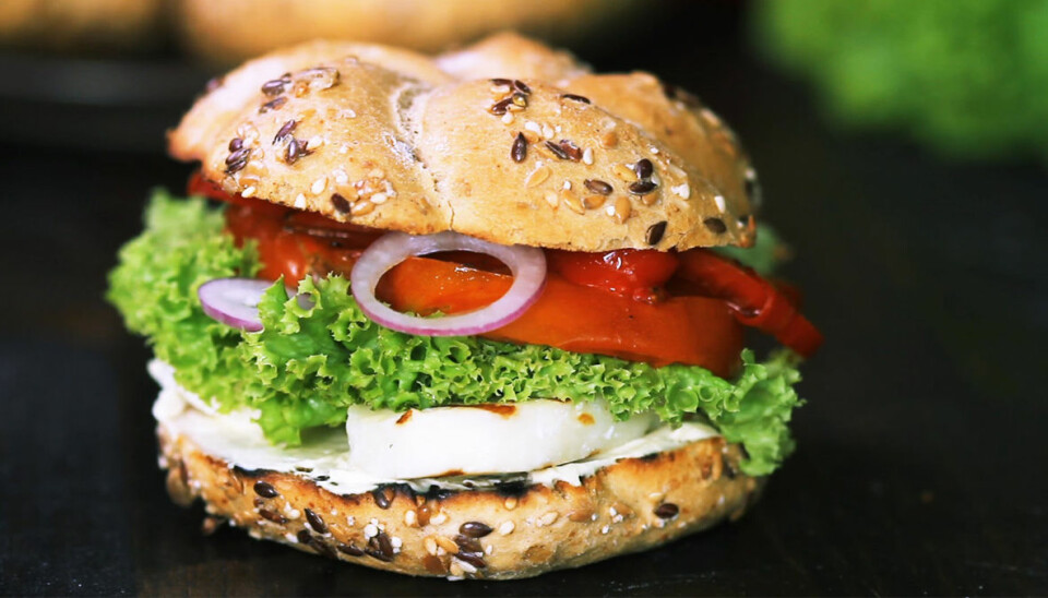 Recept: Hamburgare med grillad chilihalloumi