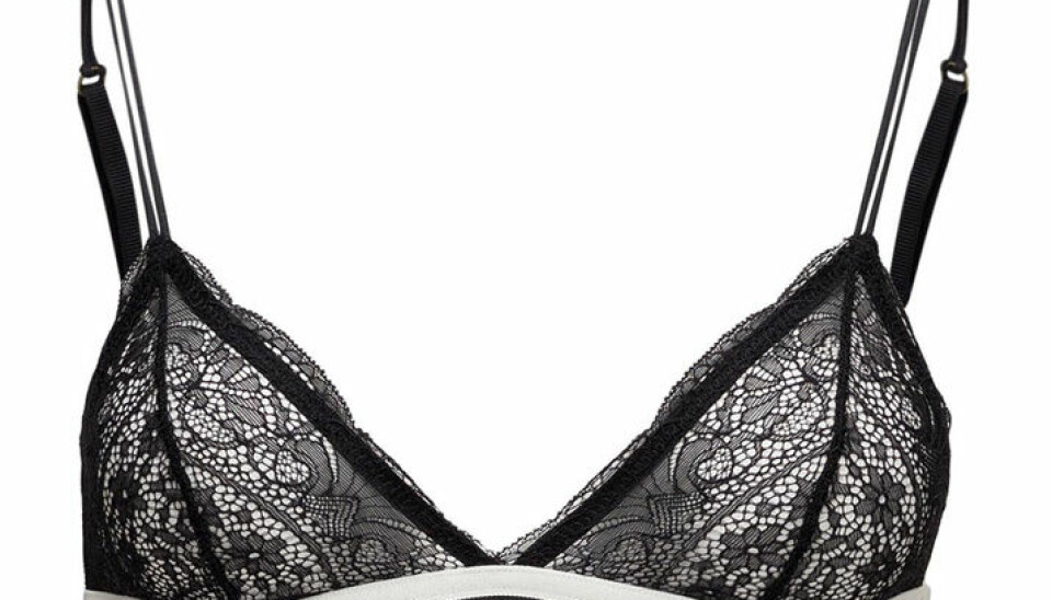 Elizabeth Taylor med smaragdbroschen från Bulgari. Elizabeth Taylor med smaragdbroschen från Bulgari.