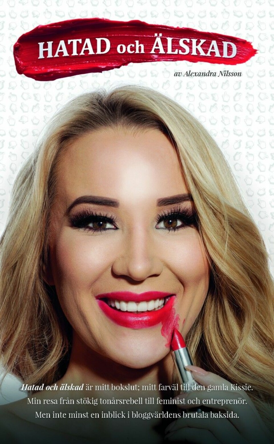 Alexandra Nilsson säger tack och hej till Kissie med hjälp av en bok. Alexandra Nilsson säger tack och hej till Kissie med hjälp av en bok.