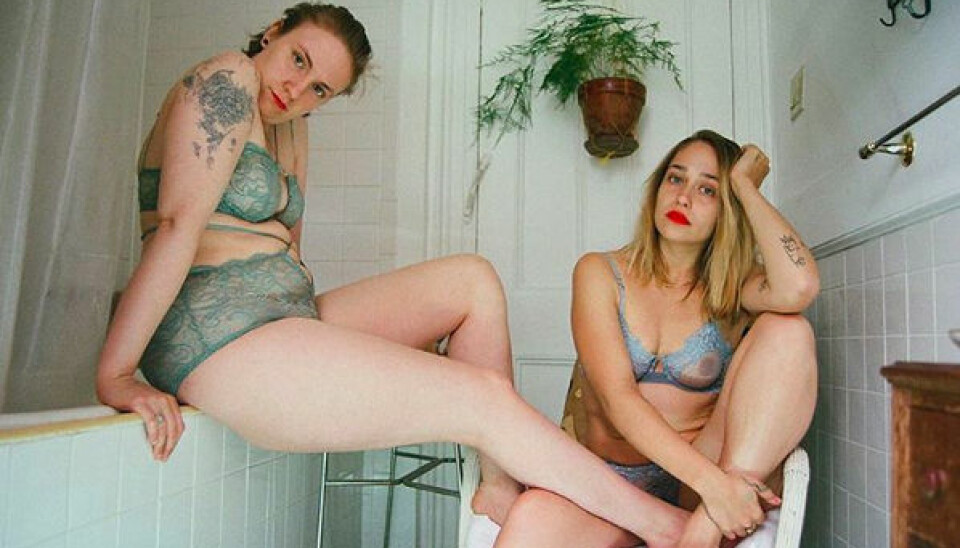 Spana in underklädeskampanjen med Lena Dunham och Jemima Kirke – som hyllar alla kroppar