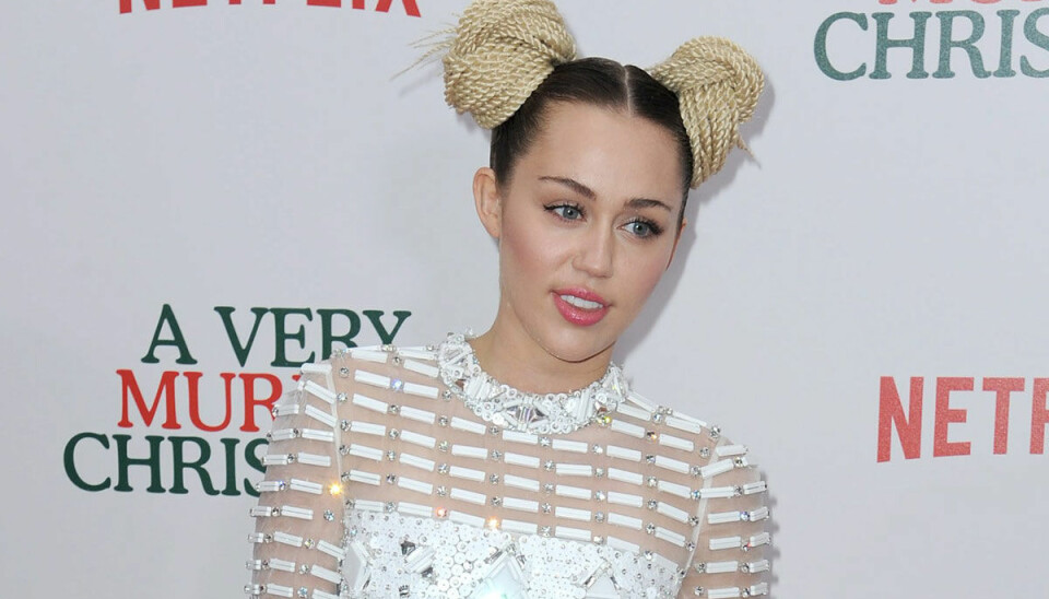 Miley Cyrus skippar röda mattan – anledningen till varför är fantastisk