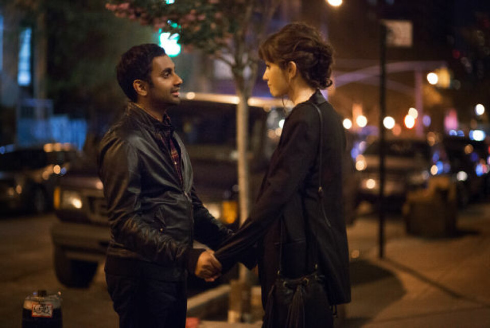 Master of None. En amerikansk drama-komedi skapad av komikern Aziz Ansari, känd från ”Parks and recreation” och han spelar även huvudrollen. Serien handlar om hur han som Dev försöker ta sig fram som skådis i New York men tar även upp frågor om rasdiskriminering, relationsproblem och familjeliv. Varje avsnitt har ett tema och serien är ofta smartare än man först trott.