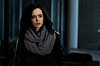 Jessica Jones. Flera Netflix-serier tog en paus 2017 &ndash; bland dem brottsbek&auml;mparen Jessica Jones. Detta f&ouml;r att Neflix ville fokusera p&aring; The Defenders-serien, som flera k&auml;nda Marvel-karakt&auml;rer var med i, samt den nya serien Iron Fist. Men i mars kommer &auml;ntligen uppf&ouml;ljningen med den roliga nyheten att alla avsnitt regisserats av kvinnor, skriver seriesajten Den of Geek.