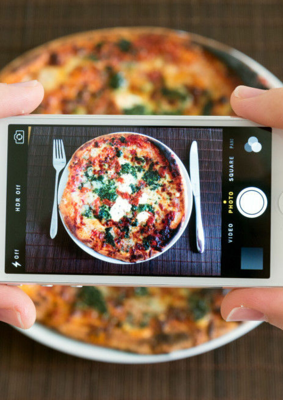 & Other Stories smyglanserar sitt skönhetssortiment på Colette. & Other Stories smyglanserar sitt skönhetssortiment på Colette.