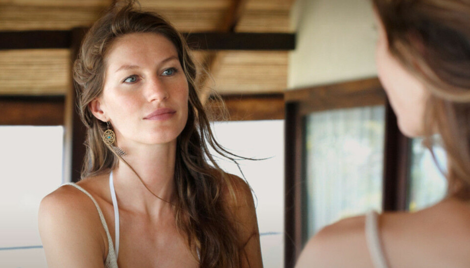 Gisele Bündchen lär dig applicera foundation som en supermodell