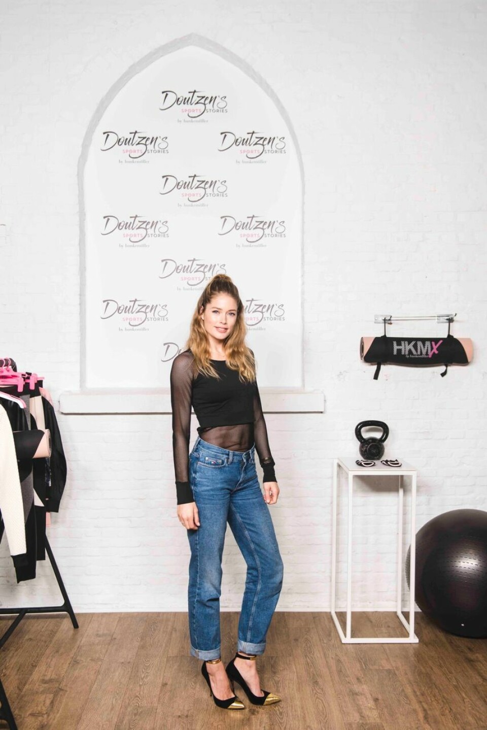 Klädd i överdel från sin egen kollektion Doutzen’s sports stories för Hunkemöller. Klädd i överdel från sin egen kollektion Doutzen’s sports stories för Hunkemöller.