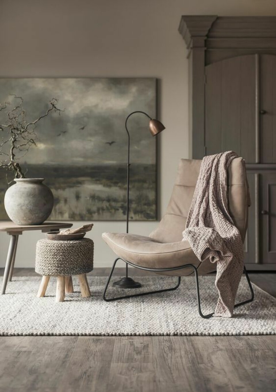 Om du vill bo som i en inredningskatalog så är kanske den här brunbeige färgen rätt. Snyggt va? Bildkälla