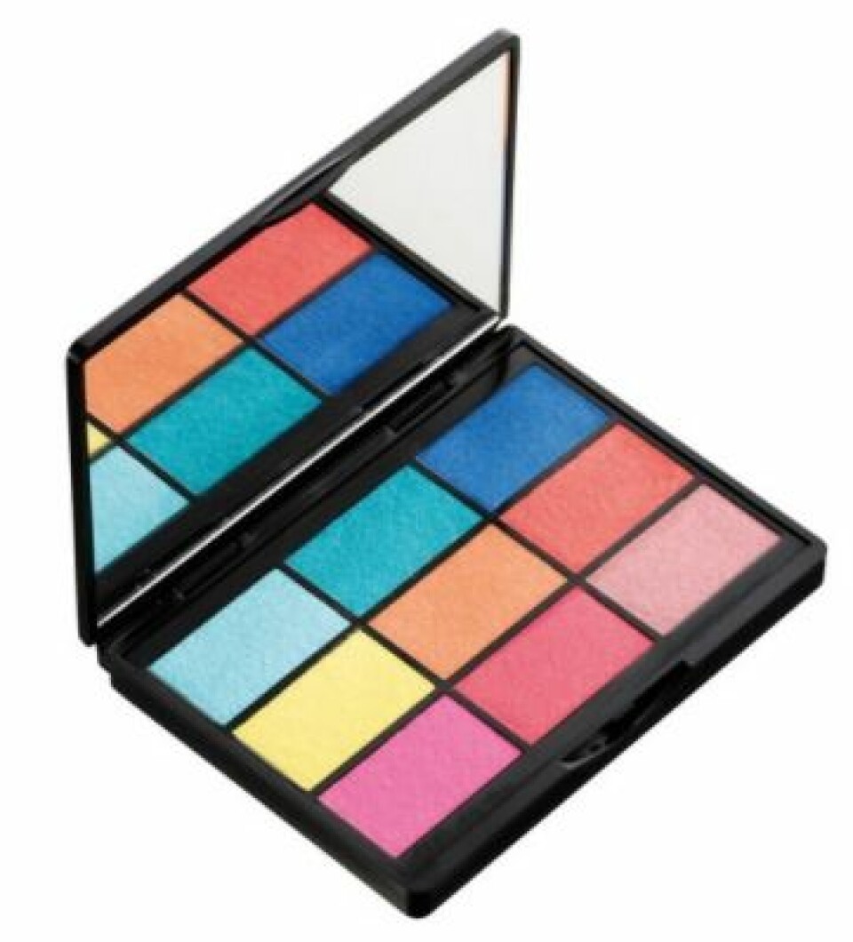 Färgbomba ögonen – vårens sminktrend gör ett statement