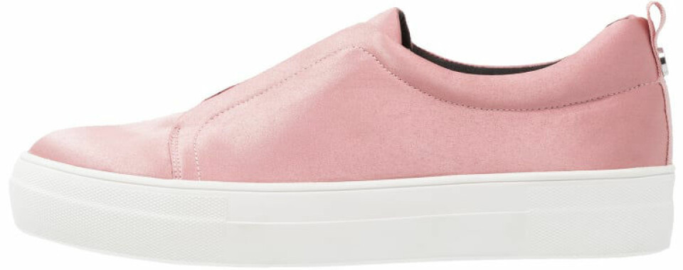 Vi kan inte sluta tänka på rosa sneakers – 10 snygga köp