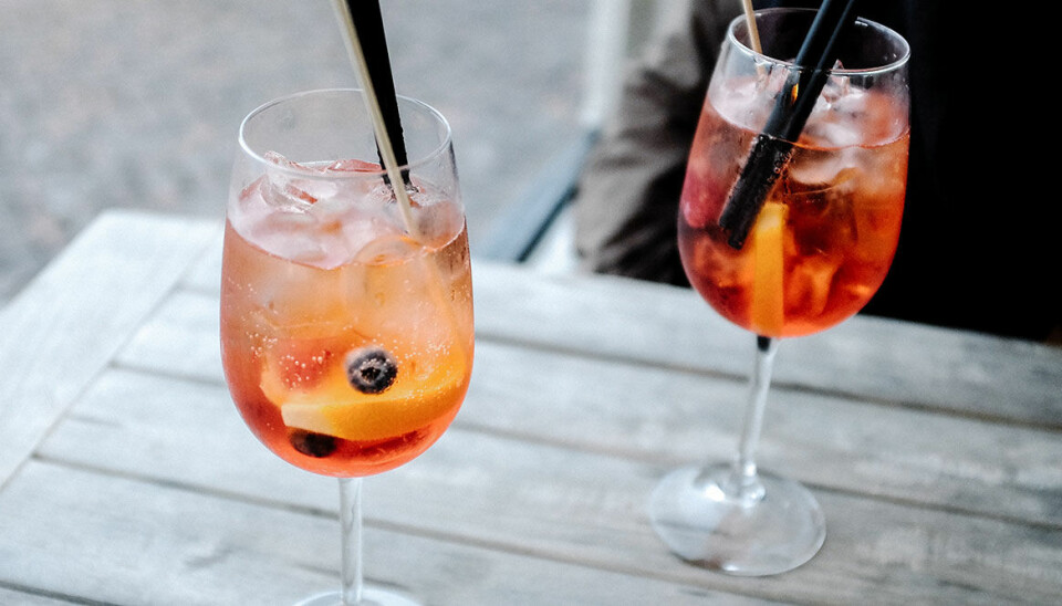 Rosé Aperol Spritz är vår besatthet i sommar – så gör du drinken