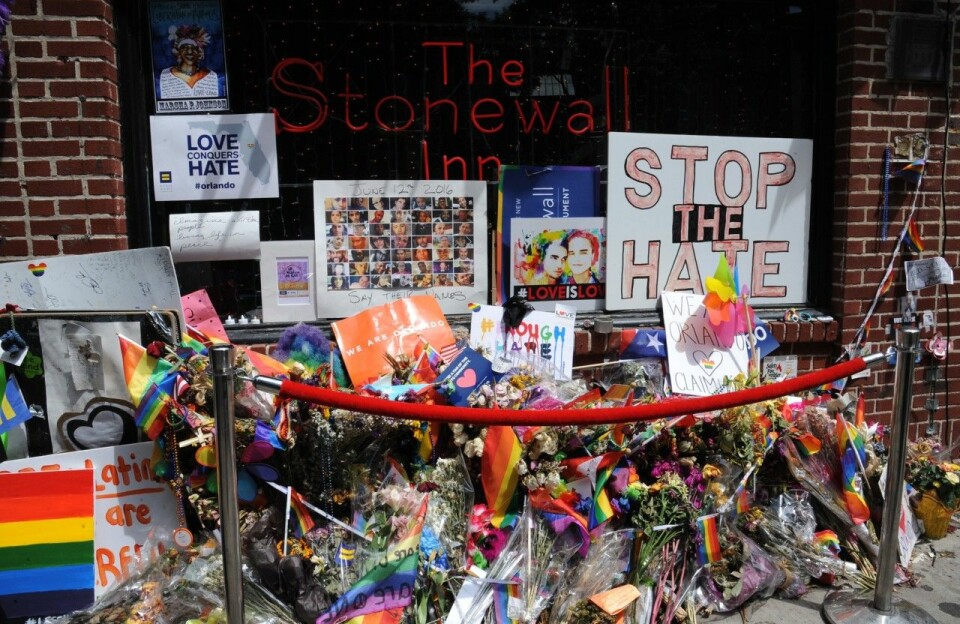 2016 utsågs Stonewall Inn till ett nationellt monument över hbtq-personers rättigheter. 2016 utsågs Stonewall Inn till ett nationellt monument över hbtq-personers rättigheter.