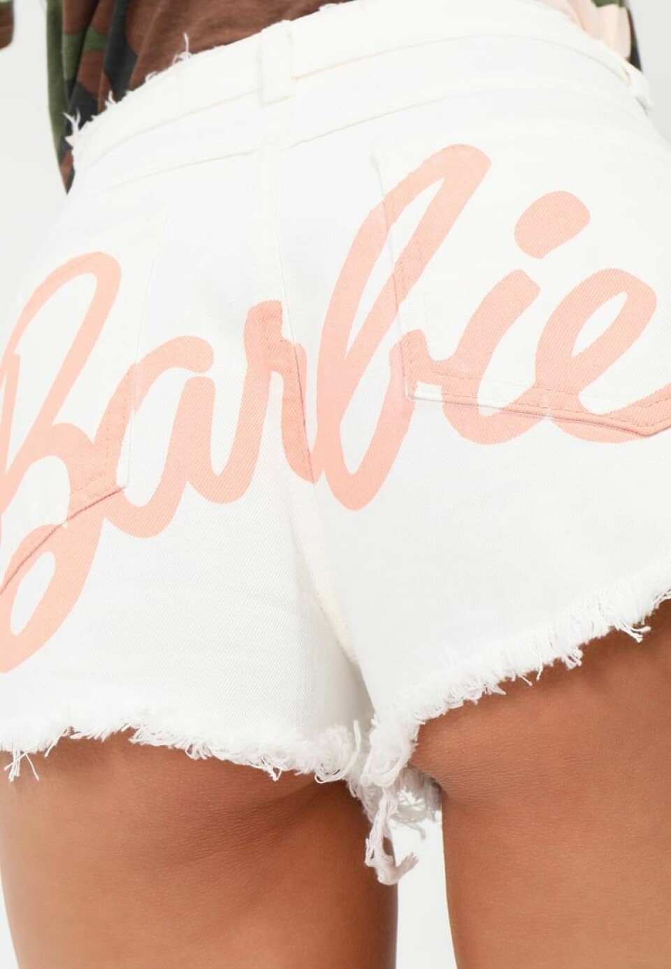 Stort designsamarbete – med Barbie! Här kan du köpa plaggen