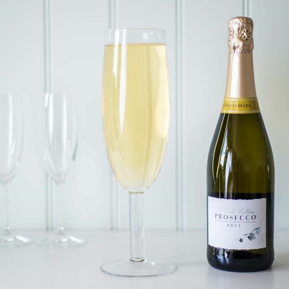 Nu finns ett glas som håller en hel flaska prosecco – för varför inte