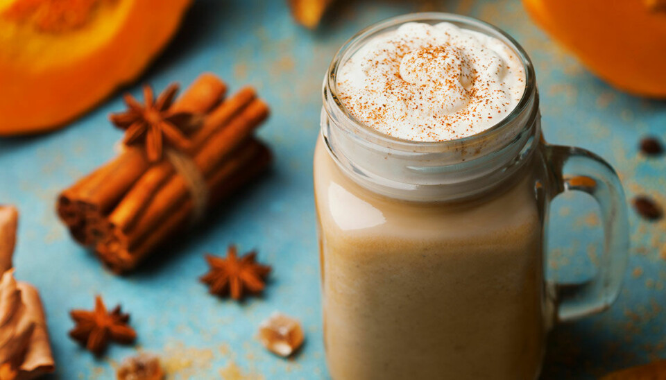 Skummig och kryddigt – gör din egen pumpkin spice latte i höst