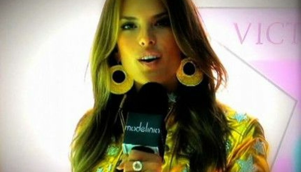 Alessandra Ambrosio för Modelinia.com. Alessandra Ambrosio för Modelinia.com.