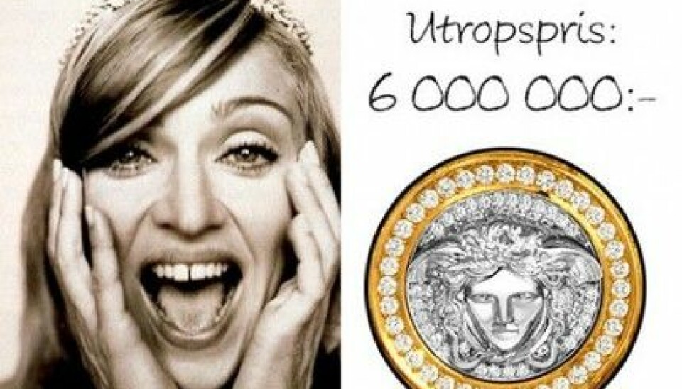Madonna bär tiaran från Versace. Madonna bär tiaran från Versace.