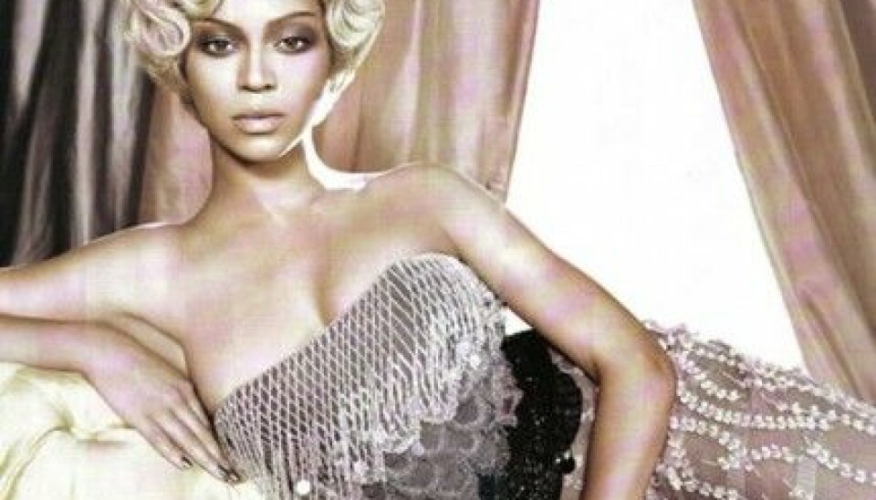 Beyoncé bär Giorgio Armani i Vogue Italia. Beyoncé bär Giorgio Armani i Vogue Italia.