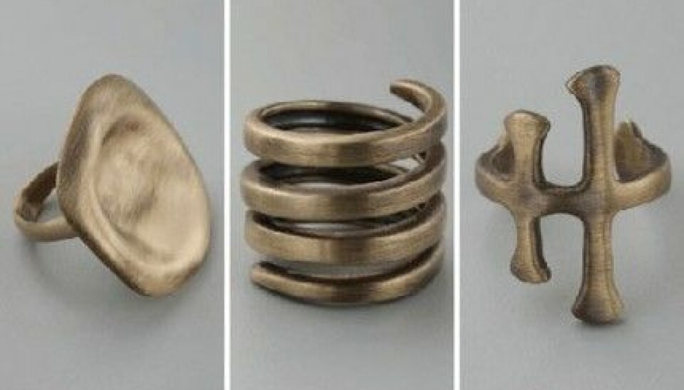 Ringar från Elizabeth & James. Ringar från Elizabeth & James.