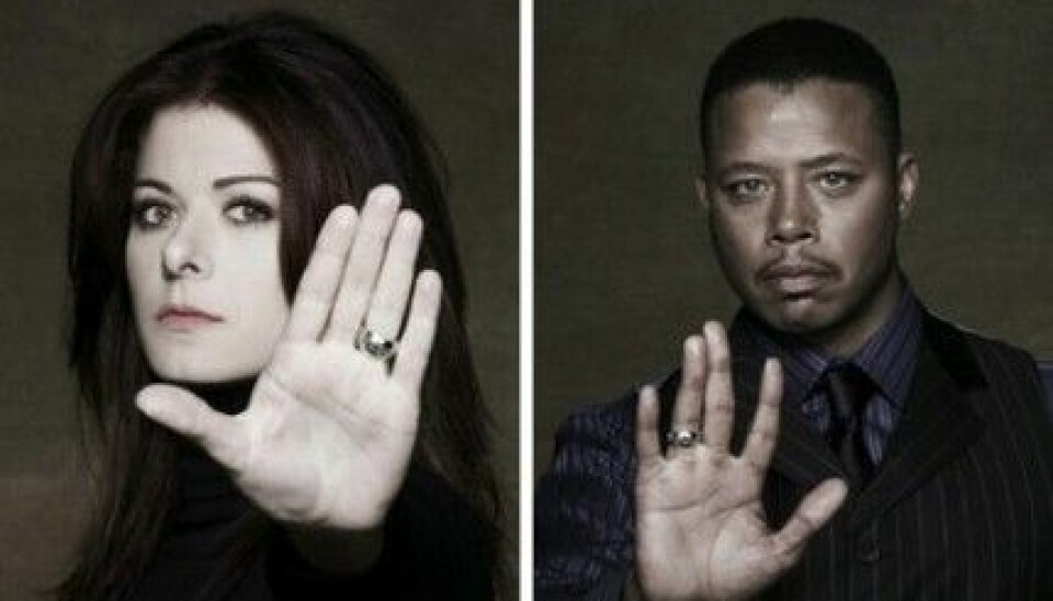 Debra Messing och Terrence Howard gör reklam för Bulgari. Debra Messing och Terrence Howard gör reklam för Bulgari.