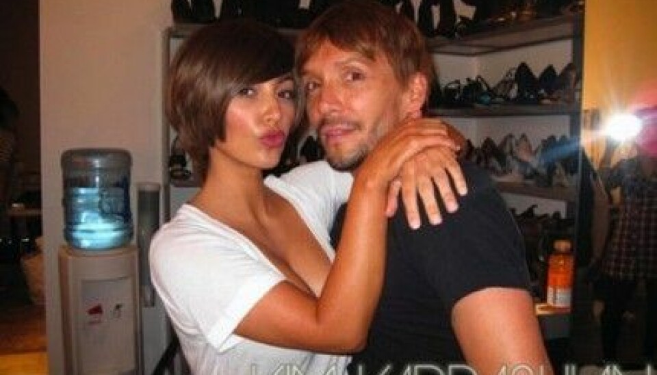 Kim Kardashian och den kände frisören Ken Paves. Kim Kardashian och den kände frisören Ken Paves.
