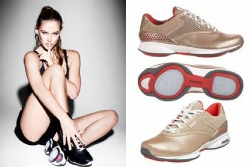 Bar Refaeli gör reklam för Reebok EasyTone. Bar Refaeli gör reklam för Reebok EasyTone.