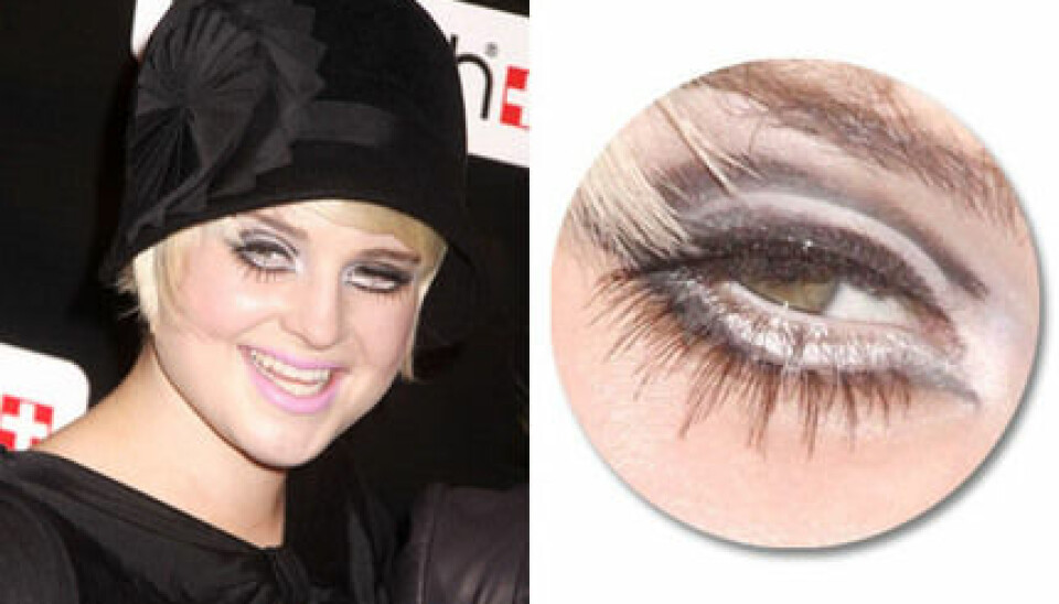 Kelly Osbourne har iögonfallande makeup. Kelly Osbourne har iögonfallande makeup.