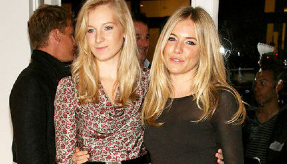 Systrarna Sienna och Savannah Miller. Systrarna Sienna och Savannah Miller.
