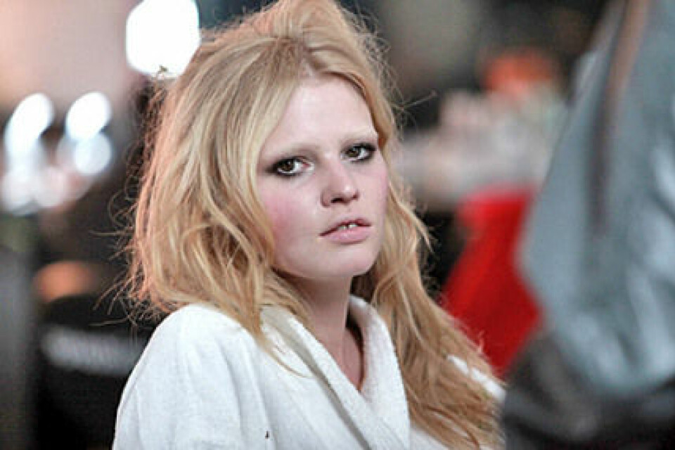 Bakom kulisserna med Lara Stone under plåtningen för Louis Vuitton. Bakom kulisserna med Lara Stone under plåtningen för Louis Vuitton.