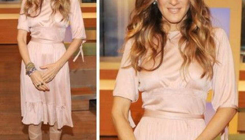 Sarah Jessica Parker i klänning från Sophie Theallet och Chanel-strumpbyxor. Sarah Jessica Parker i klänning från Sophie Theallet och Chanel-strumpbyxor.