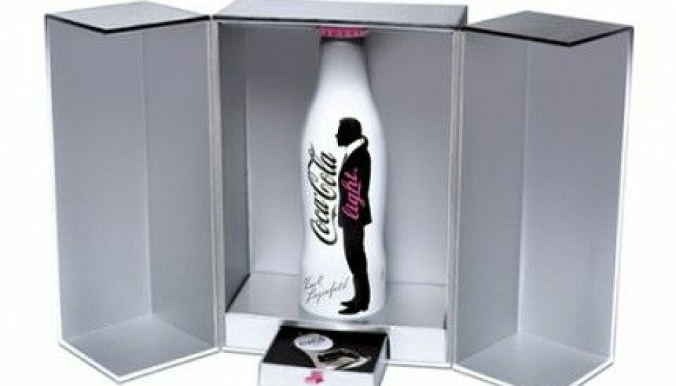 Karl Lagerfeld för Coca-Cola light. Karl Lagerfeld för Coca-Cola light.